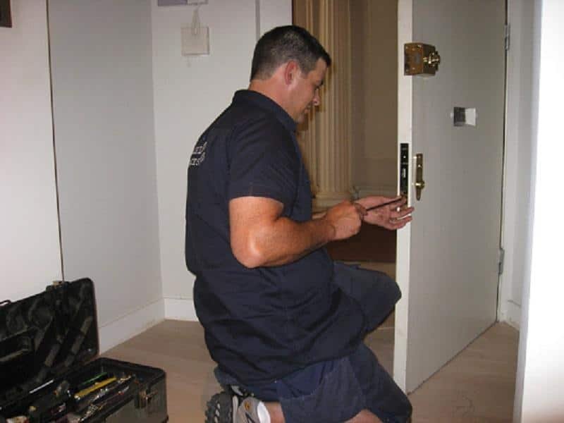 Top proven benefits of hiring professional locksmith services