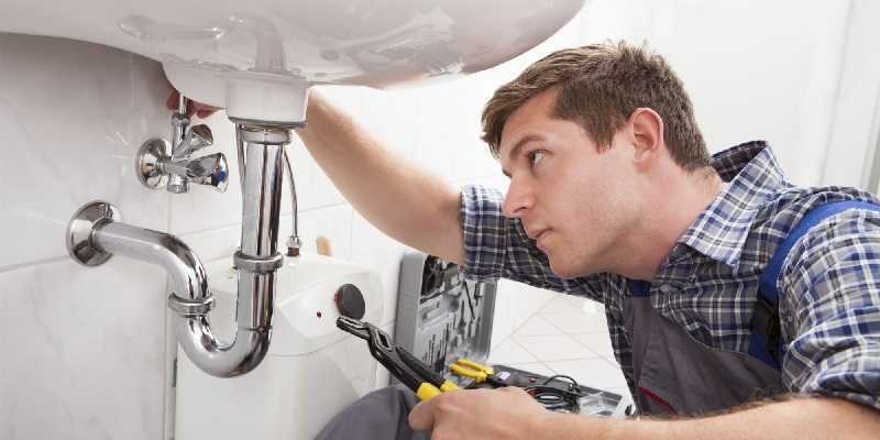 Top Reasons to Hire a Professional Plumber rather than DIY