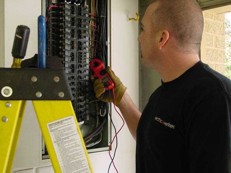 Finding the Right Electrical Contractor for Your Business