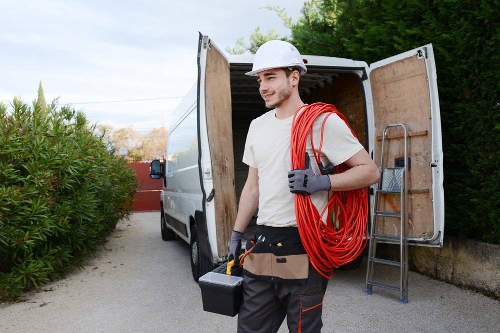 Should You Pay an Electrician by the Hour in Toronto?