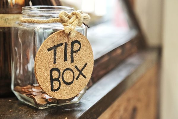 Should You Tip Local Removals?