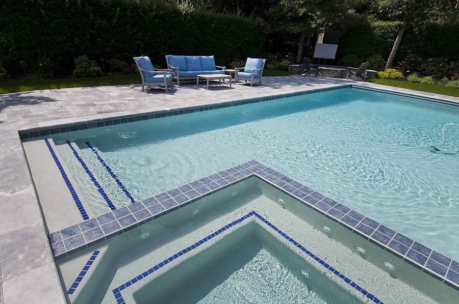 4 Things to Look Out for When Hiring Swimming Pool Contractors 