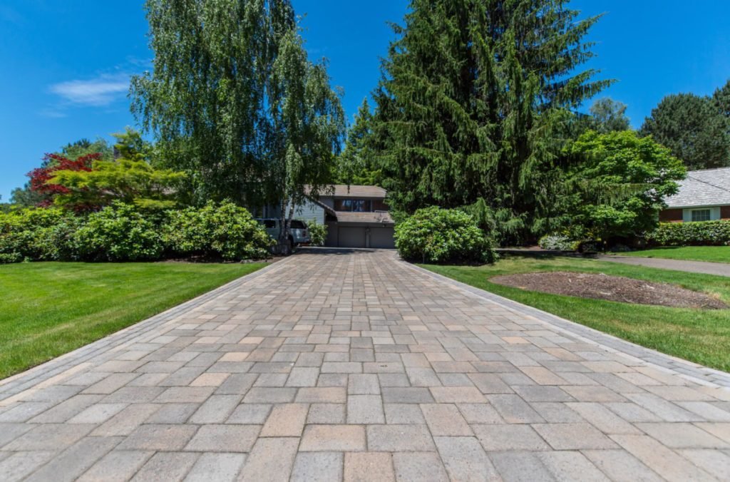 Factors that Impact Your Choice of Stone Pavers for Your Landscape