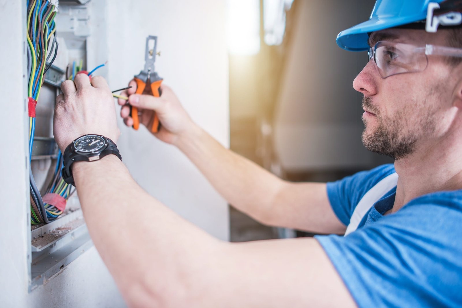 When To Call an Electrician for Your New Apartment