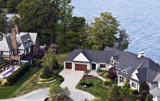 Making Your Dream a Reality: Tips on Choosing Lakefront Homes for Sale