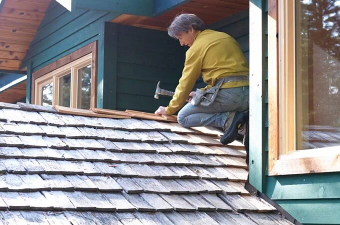 Emergency Roof Repair: What to Do before the Pros Arrive